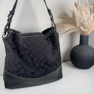 Coach hobo-style shoulder bag vintage y2k